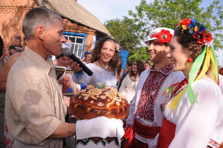 Украинская свадебная слушать. Украинская свадьба. Украинская свадьба фото. Украинская невеста. Украинские свадьбы видео.