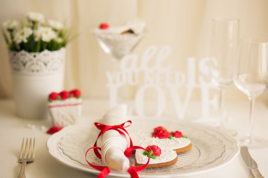 Пряники для красно-белой свадьбы - фото 4262013 Cookie craft - пряники и тортики ручной работы
