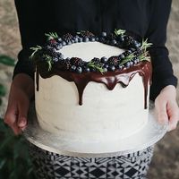 Торт с голубикой и шоколадом. Для свадьбы в синих тонах