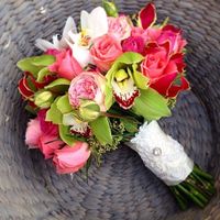 Букет для невесты из зелёных орхидей,розовой розы,белого фаленопсиса,эвкалипт.