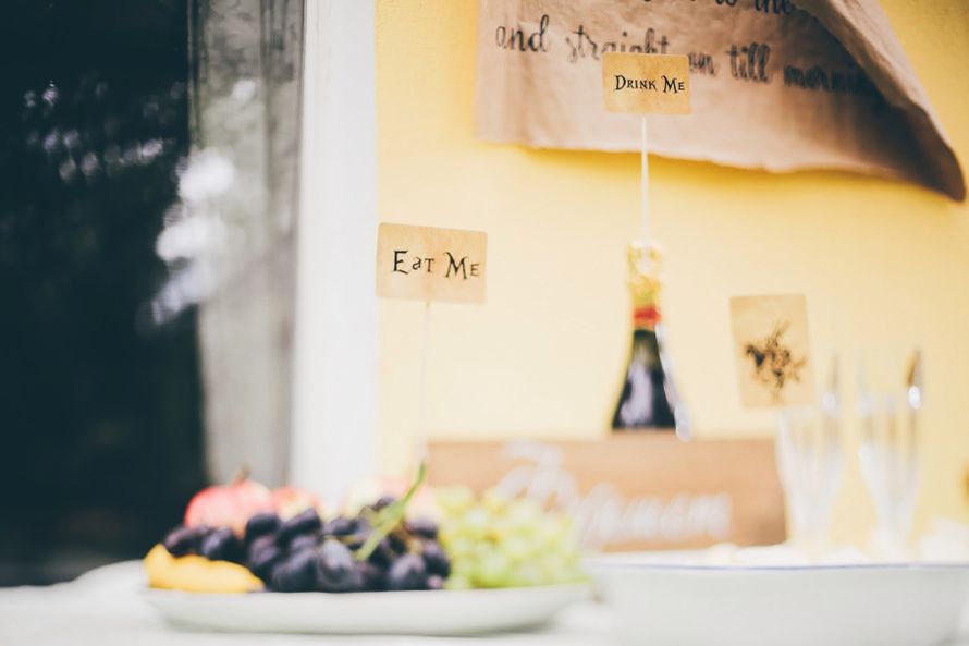 Фуршет алиса в стране чудес каллиграфия - фото 9038742 Happily ever after - декор и цветы