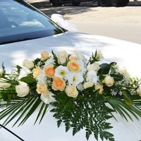 Оформление свадебного авто живыми цветами
