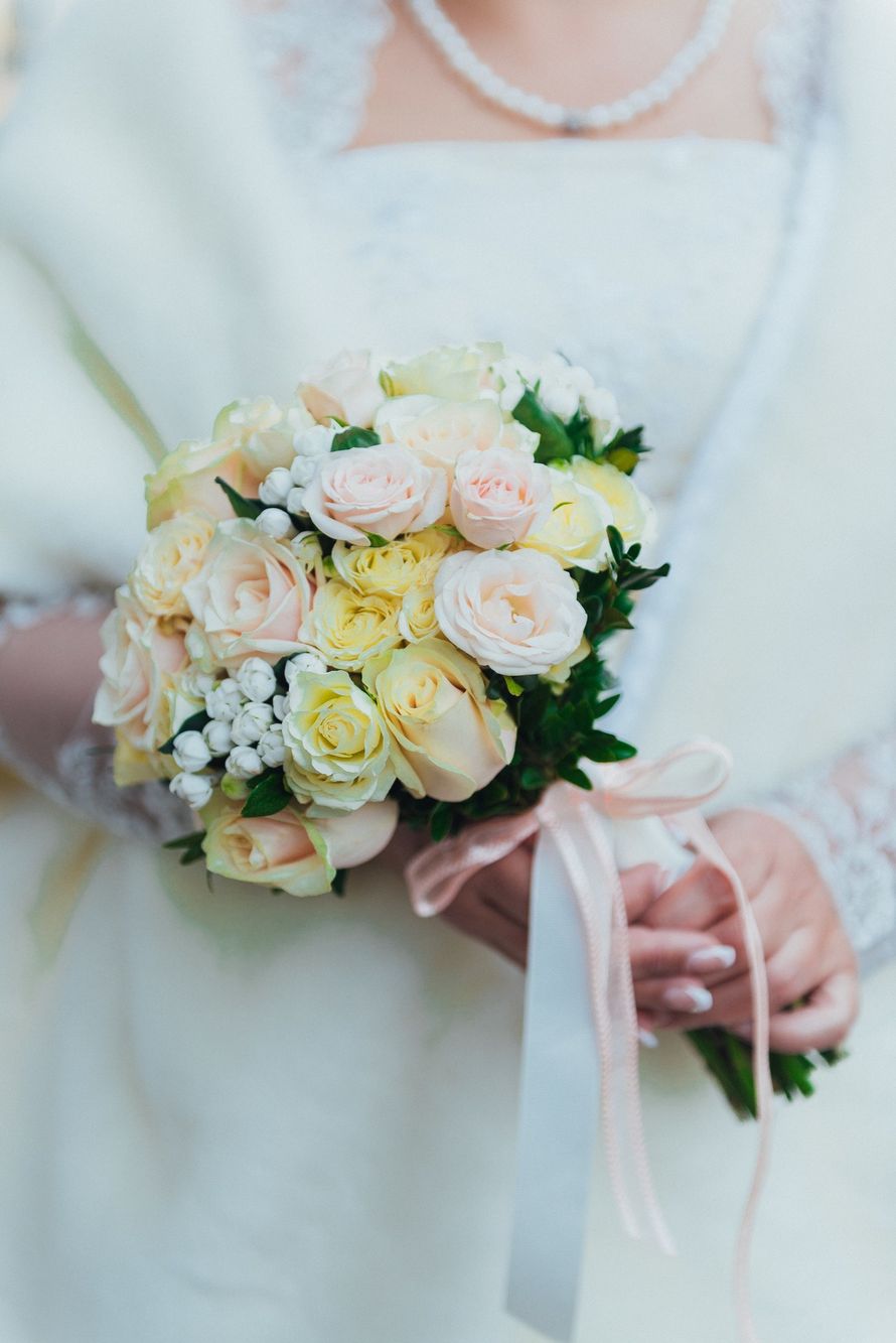 Букет невесты из роз Таллея и Яна