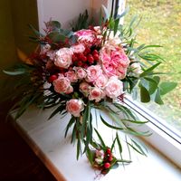 Свадебный букет-растрепыш с пионовидной розой