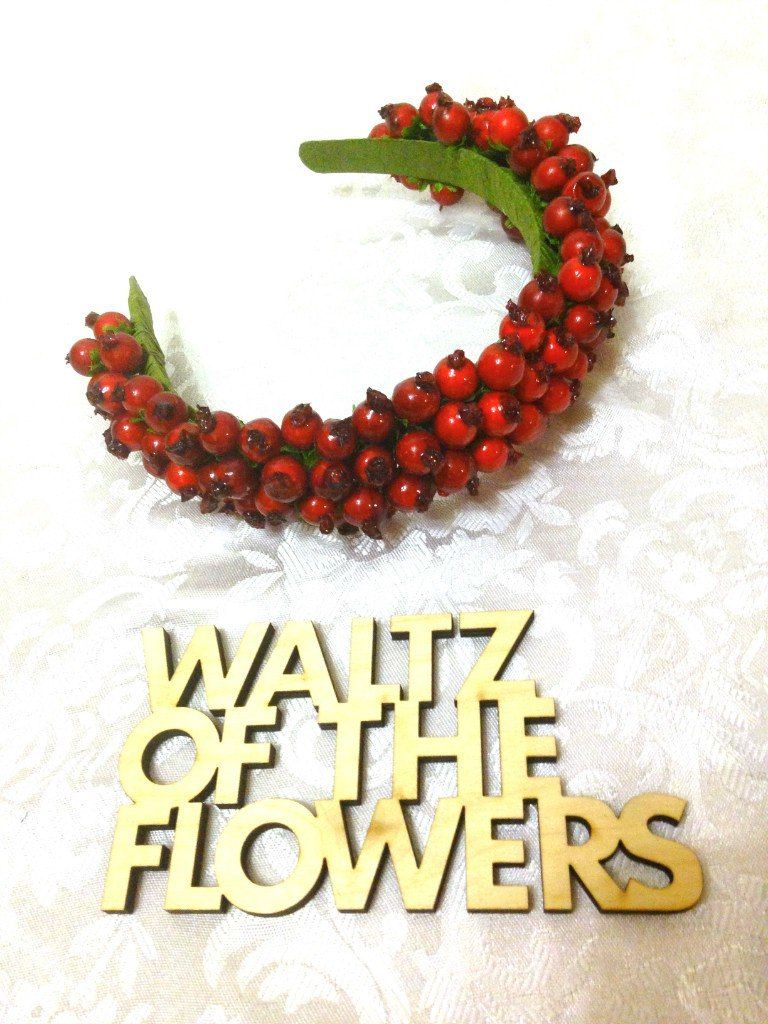 Ободочек из искусственных ягод - фото 8936976 Оформление мероприятий "Waltz of the flowers"