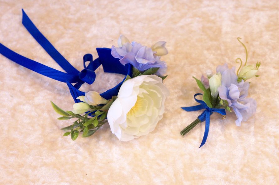 Браслет и бутоньерка из искусственных цветов для свидетелей. Брасле 600 руб, бутоньерка 500 руб - фото 12566406 Студия дизайна Bellbukett