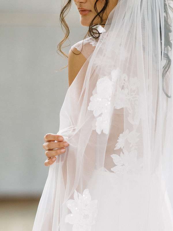 Свадебное платье Симфония с фатой - фото 16541404 Будуарный салон Boudoir-Wedding