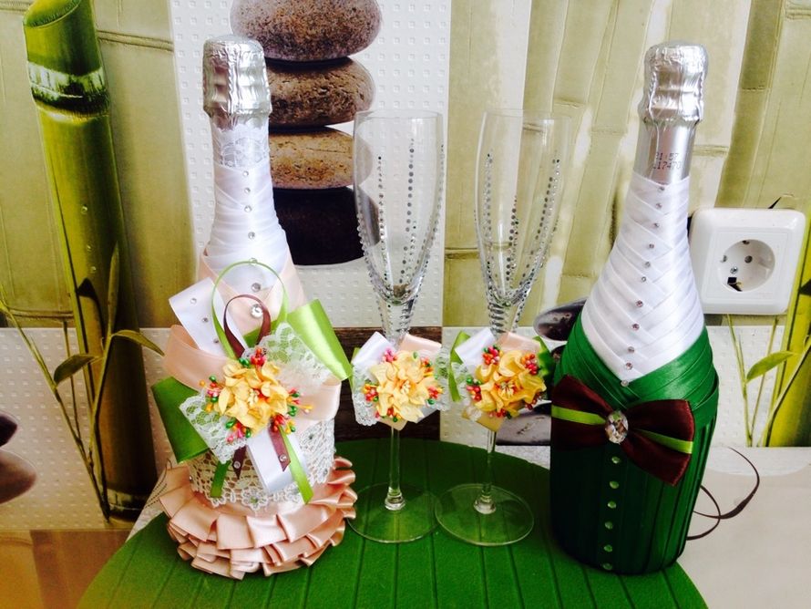 Свадебные бутылки декорированные лентами, стразами и цветами. - фото 6119889 Оформитель Белокурова Екатерина