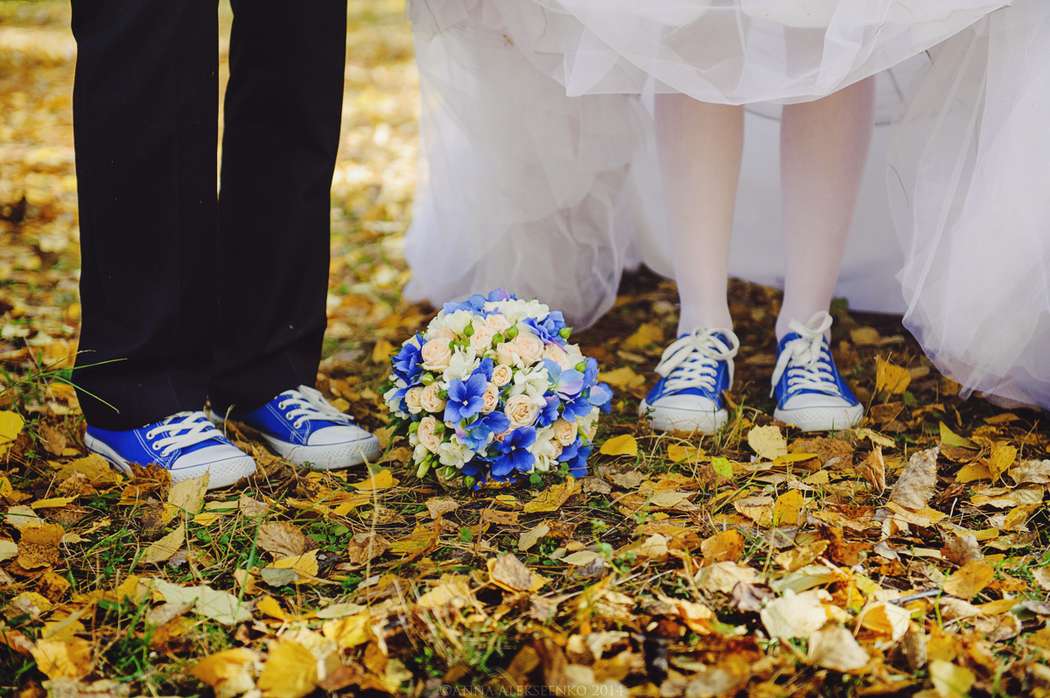 свадебный букет с синими цветами - фото 3657175 Фотограф Анна Алексеенко