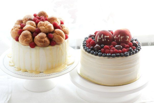 Торты "Белый бархат" с шоколадными профитролями и ягодами - фото 6794000 The wondercake - Эксклюзивные десерты 