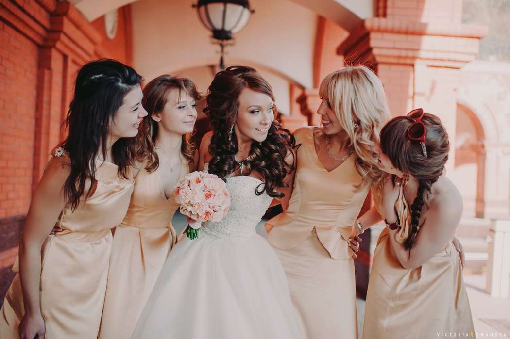 Невеста с подружками - фото 7211656 Tsvetkova and Savitskaya - пошив одежды