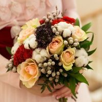 Букет невесты с розами и хлопком 