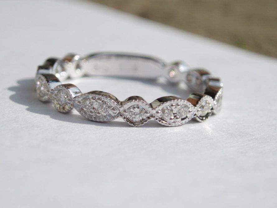 Обручальное кольцо женское с бриллиантами