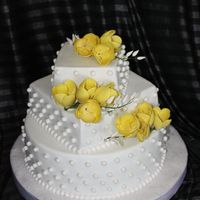 Свадебный торт с желтыми тюльпанами