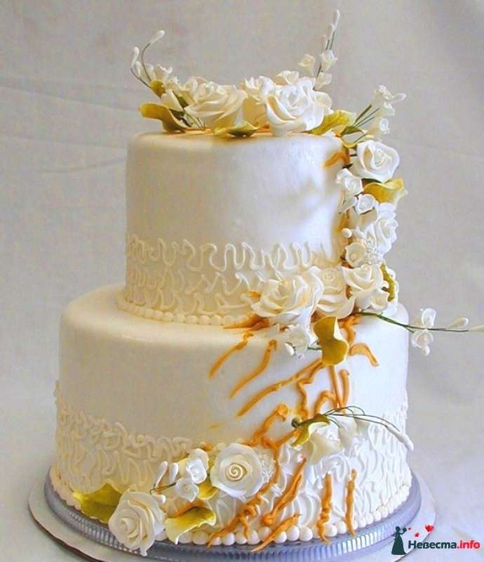 Свадебный торт "Карамельный восторг", украшенный сахарными розами - фото 448004 Невеста01