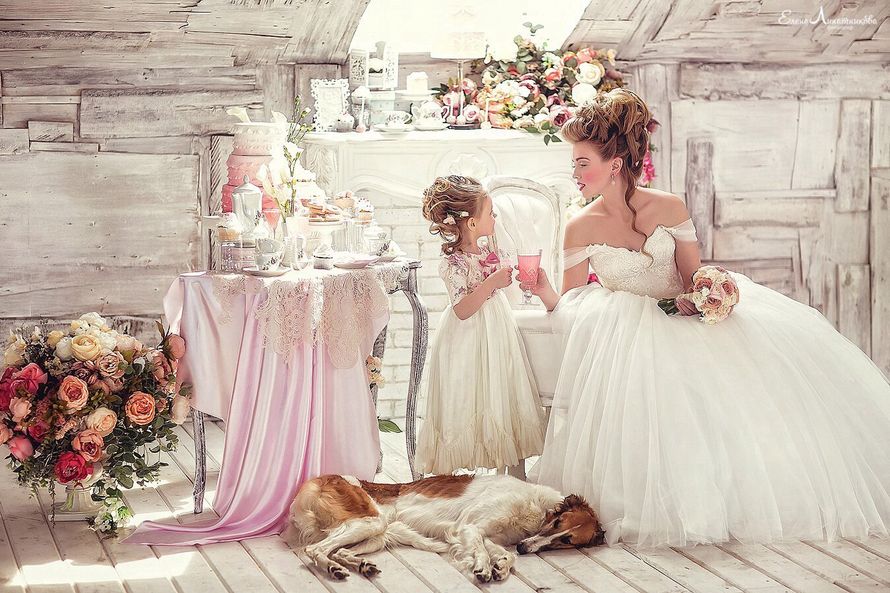 Организатор проекта: Мария Лаптева 
Фотограф: Елена Липатникова 
Видеограф: Стас Миклин 
Декор: Маленькие Акценты 
Флористика: Городская Служба Доставки Букетов 
Прическа: Любовь Букетова 
Визаж: Екатерина Варлашкина 
Платье: Дом Моды Бельфасо 
Мастер по  - фото 13146240 Маленькие акценты - декор и оформление