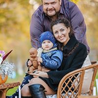 Фотопроект "Уютная осень"
Красавица Анастасия со своей семьёй
Идея и оформление фото-зоны: студия декора  "Special Event" 
Фотограф: Ирина Петрова
