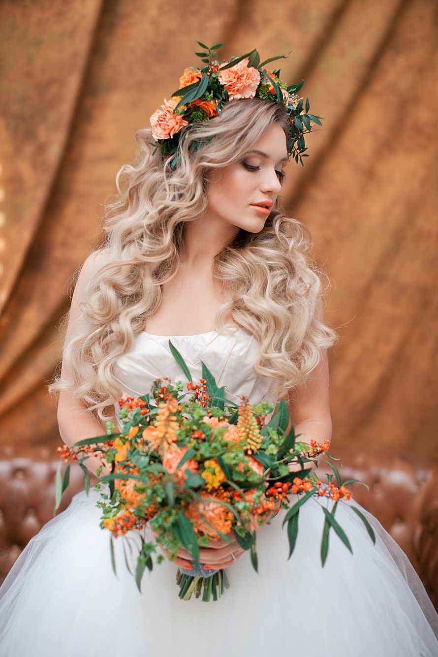 Оранжевый букет невесты и  цветочный венок0ободок - фото 3586263 Natalia flowers - флорист-декоратор