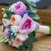 Букет невесты из пионовидных роз.