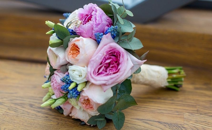 Букет невесты из пионовидных роз. - фото 10766228 Флористическая студия "Прованс"