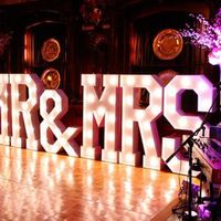 Светящиеся буквы Mr & Mrs