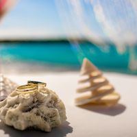 Подставка-коралл для колец на свадьбе в Доминикане