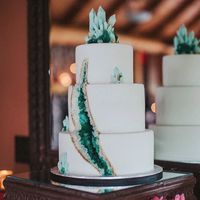 Новый тренд среди свадебных тортов: торты-минералы
