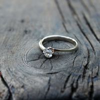Помолвочное кольцо на заказ с бриллиантом.