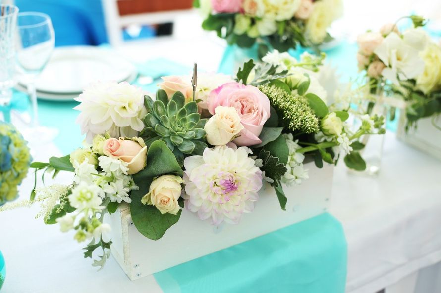 Композиции из цветов на столы гостей
