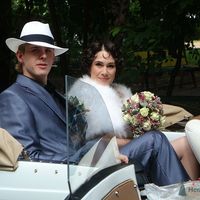 Свадебная прическа, стилизованная под 30-е на короткие волосы, свадебный макияж.
