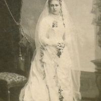 Невеста в шелковом подвенечном платье, Киев, ок. 1880 г.