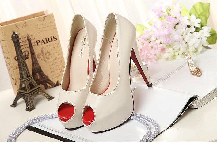 Белые с красными  туфли на высоком каблуке, с открытым носком и красной подошвой. - фото 732517 EkaterinaT