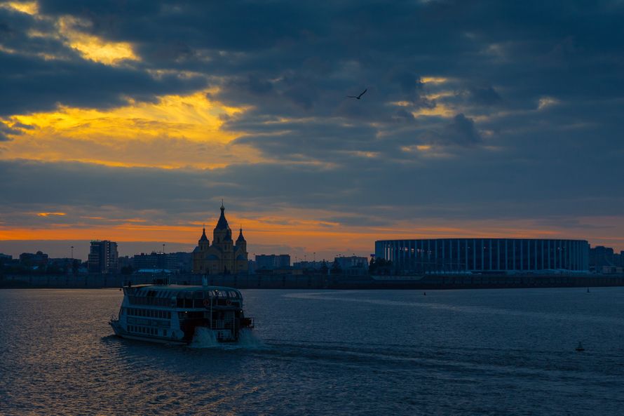 Теплоход на закате