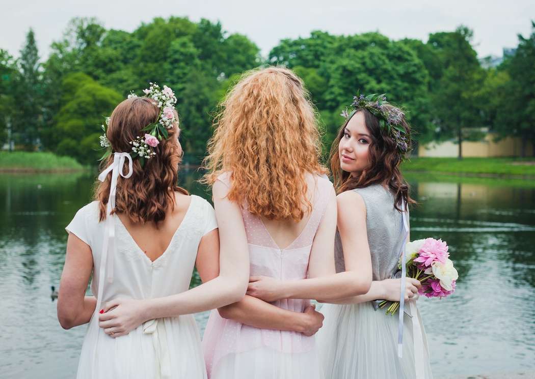 Невеста с подружками, подружки невесты, фотосессия в Таврическом саду - фото 13396380 Фотограф Юлия Борисова