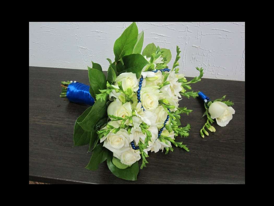 Букет невесты из роз, кустовых роз, эустомы и салала! - фото 2933335 Сеть флористических магазинов  "Цветочная фабрика"