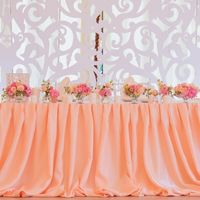 стол молодых в персиковом цвете