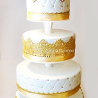 Свадебный торт на подставке с короной, цена за 1 кг