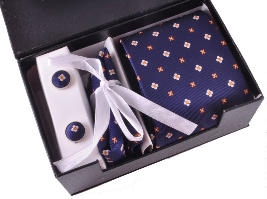 Комплект: галстук, запонки, платок темно-синий в цветочек