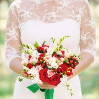 Букет невесты в красном цвете