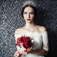 Модель - Мария Киселева
Hair, MUA -  [id88612040|Евгения Авдеева]
Букет - 
Платье, корона, серьги - 
