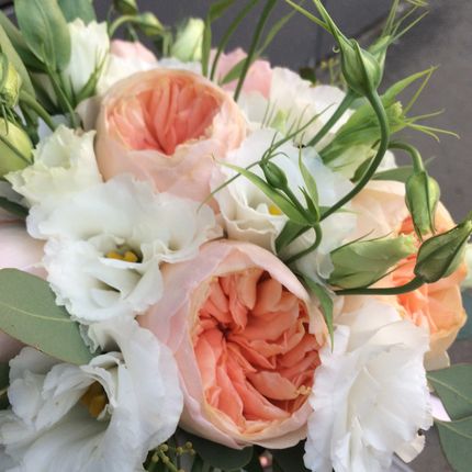 Букет невесты с персиковыми розами Остина