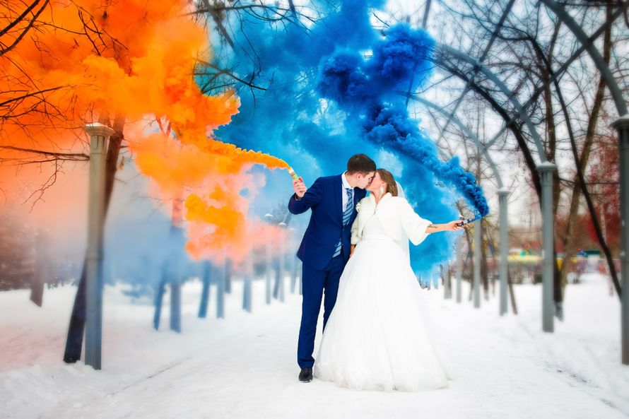 Фотографии жениха и невесты с цветным дымом - классика, которая будет вечна! - фото 17425886 Ренат Фахрутдинов - фотограф