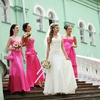 Невеста и её подружки в розовом атласе