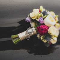 букет невесты в викторианском стиле. цветы: роза девида остина, лизиантус, эрингиум. возможны варанты броши.
