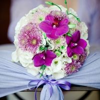 День свадьбы 31 и букет невесты из сиреневых орхидей, белых астр и эустом