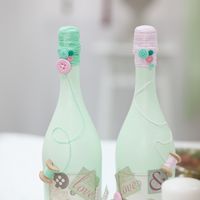 Свадебные аксессуары. Свадебное шампанское для мятно-розовой пуговичной свадьбы