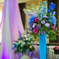 Композиции на столы гостей. Голубой и лиловый цвет.