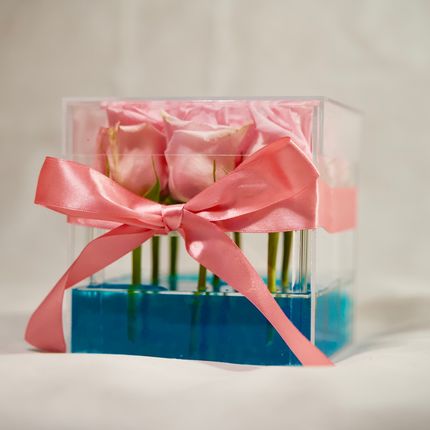 Букет из роз в прозрачной коробочке