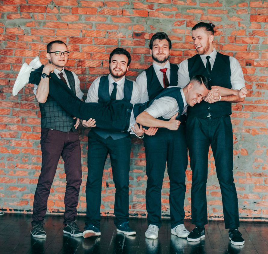 Вуду пипл группа. Поп кавер группа. Группа поет на сцене. Via the people группа. Поп кавер группа.