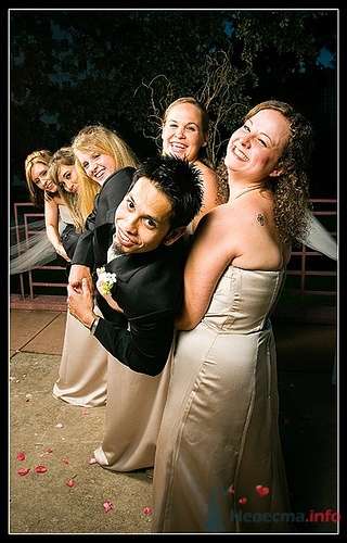 Жених на растярзании подружек невесты :) - фото 4889 Bedrikova Studio - свадебное агентство